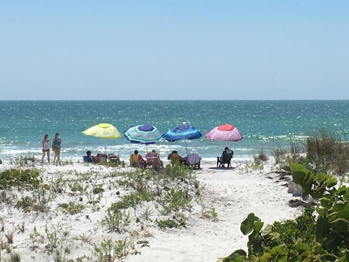 Serenity By The Sea Cottage A Clearwater Beach Exterior photo